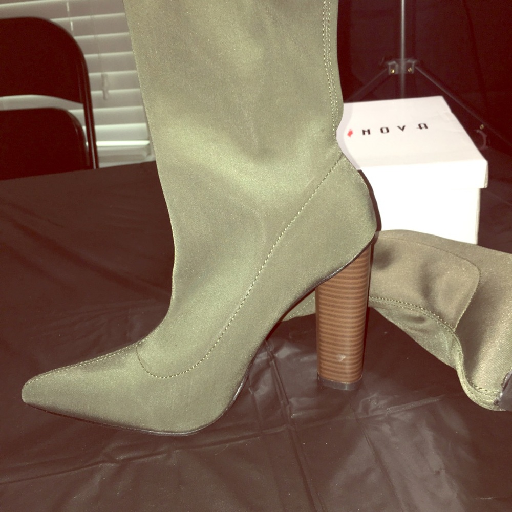 Cute Olive Winter/Fall Heels